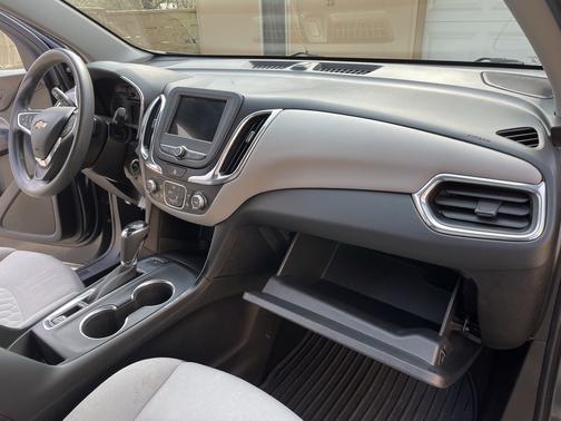Photo 4 of 21 of 2019 Chevrolet Equinox LS